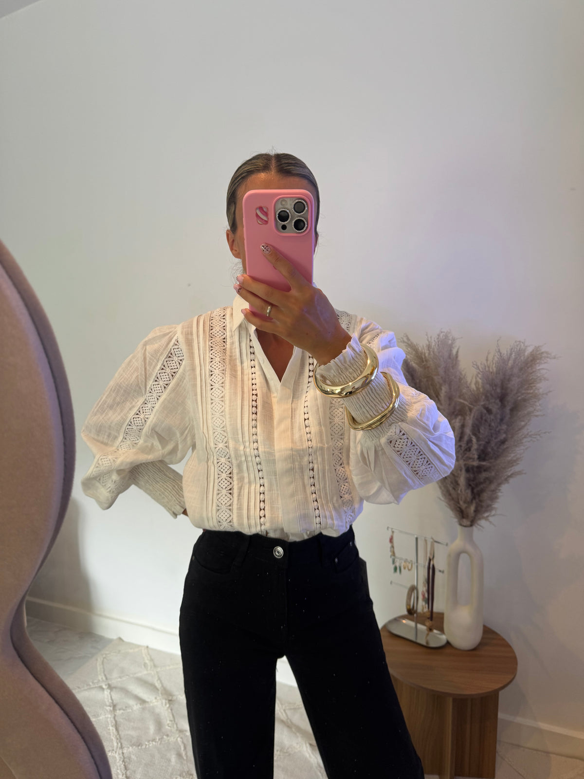Camisa romántica calada